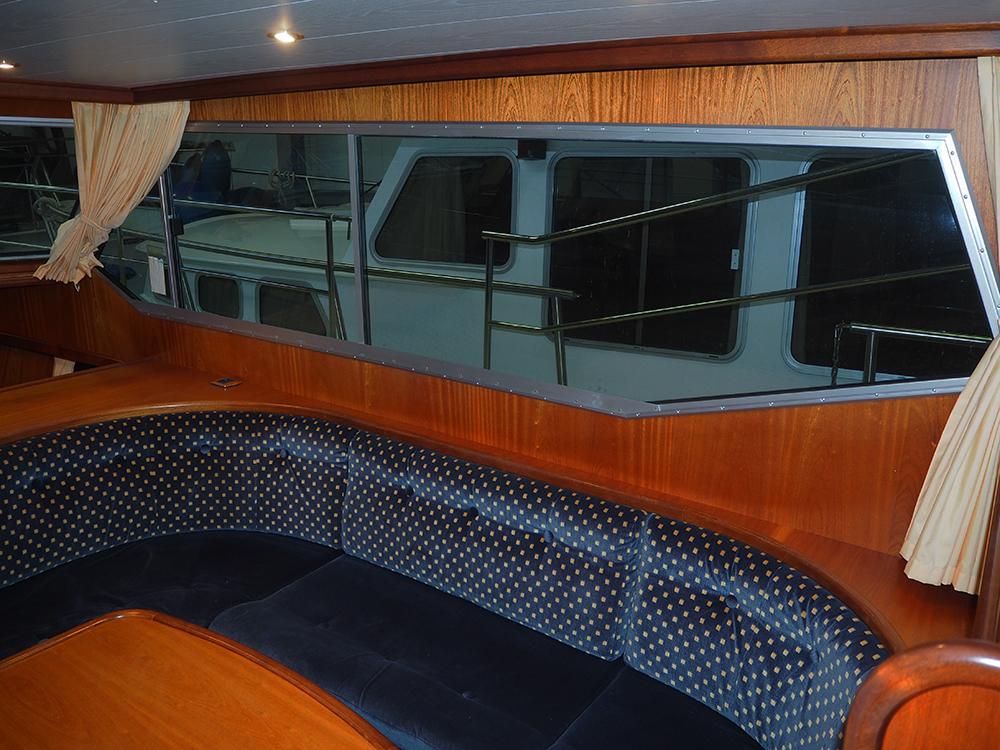 Saloon, Accommodation